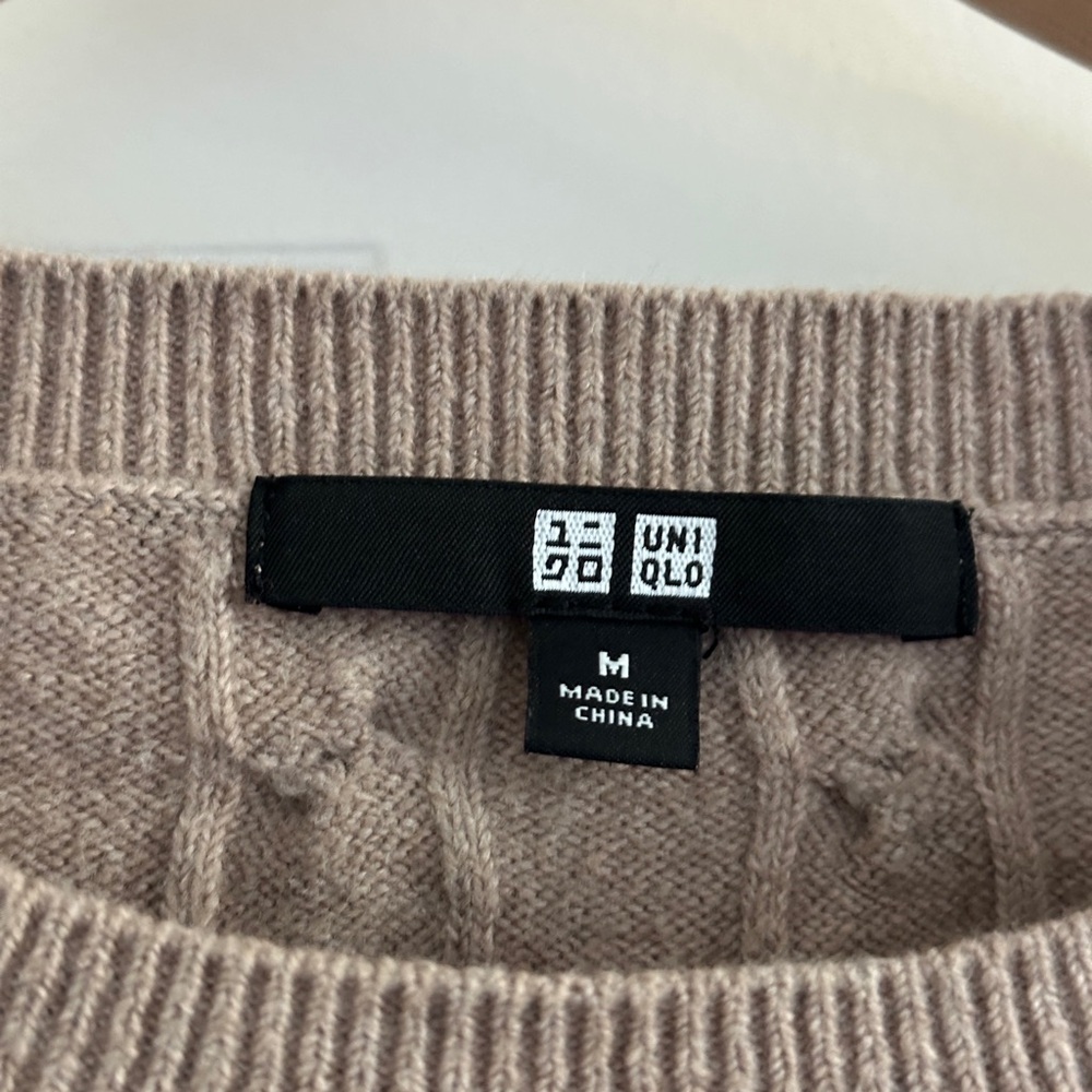 Uniqlo Beige Cable Knit Crewneck Sweater - Picture 2 of 3